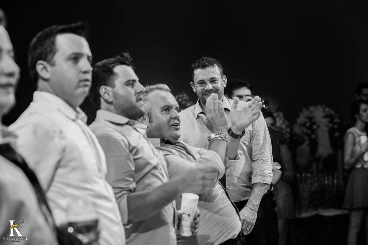 Casamento de vanuelli e Jean aconteceu em quedas do Iguaçu, paraná registrado pela fotógrafo Katy Tesser, os noivos fizeram a valsa e a festa divertida aconteceu com a banda