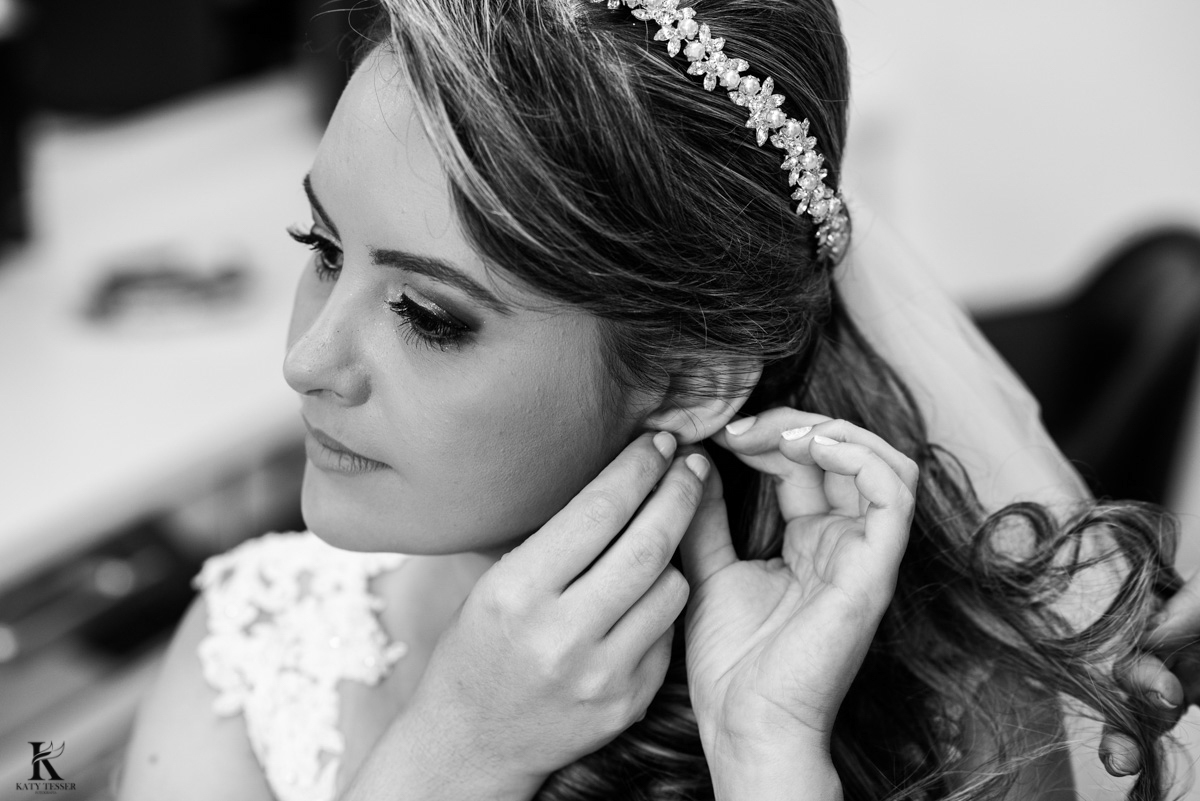 making of da noiva em quedas do iguaçu paraná, usando os brincos e acessorios para o casamento fotografo katy tesser