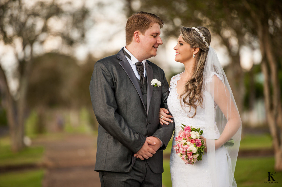 casamento tiago e analice em quedas do iguaçu sessão de fotos dos noivos depois da cerimonia fotografo katy tesser