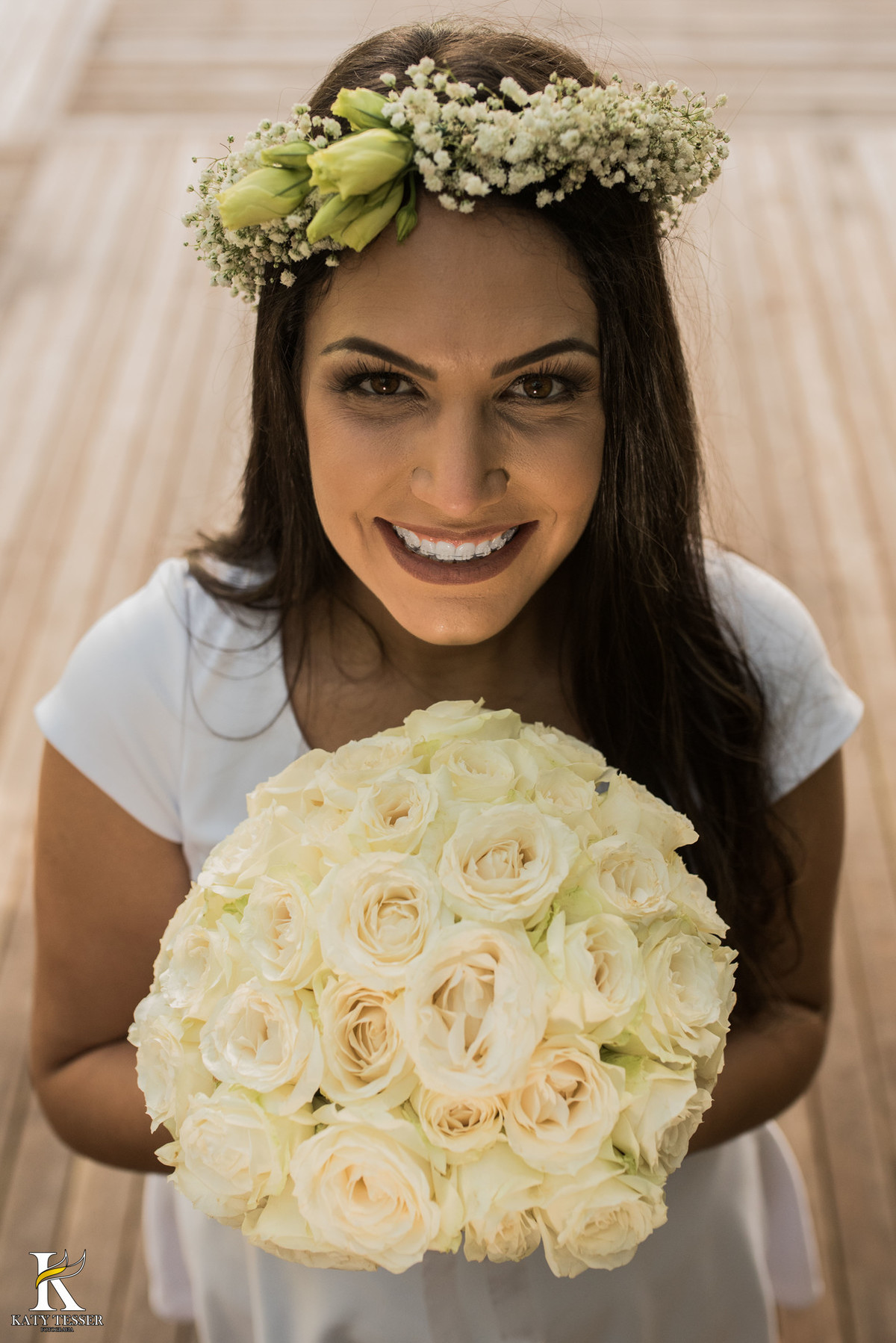 pré casamento de Vanuelli e Jean, no urio park em marmeleiro onde o casal usou varias roupas, vestido de noiva, coroa de flores e bouquet, e a fotografa katy tesser fez esse momento antes do casamento