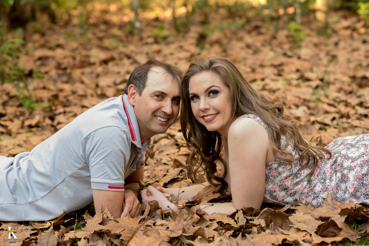 Sessão pre casamento de viviane e arlei realizado em foz do jordão parana dentro do museu natural no viveiro onde as fotos externas ficaram lindas que antecedem o casamento da noiva e do noivo
