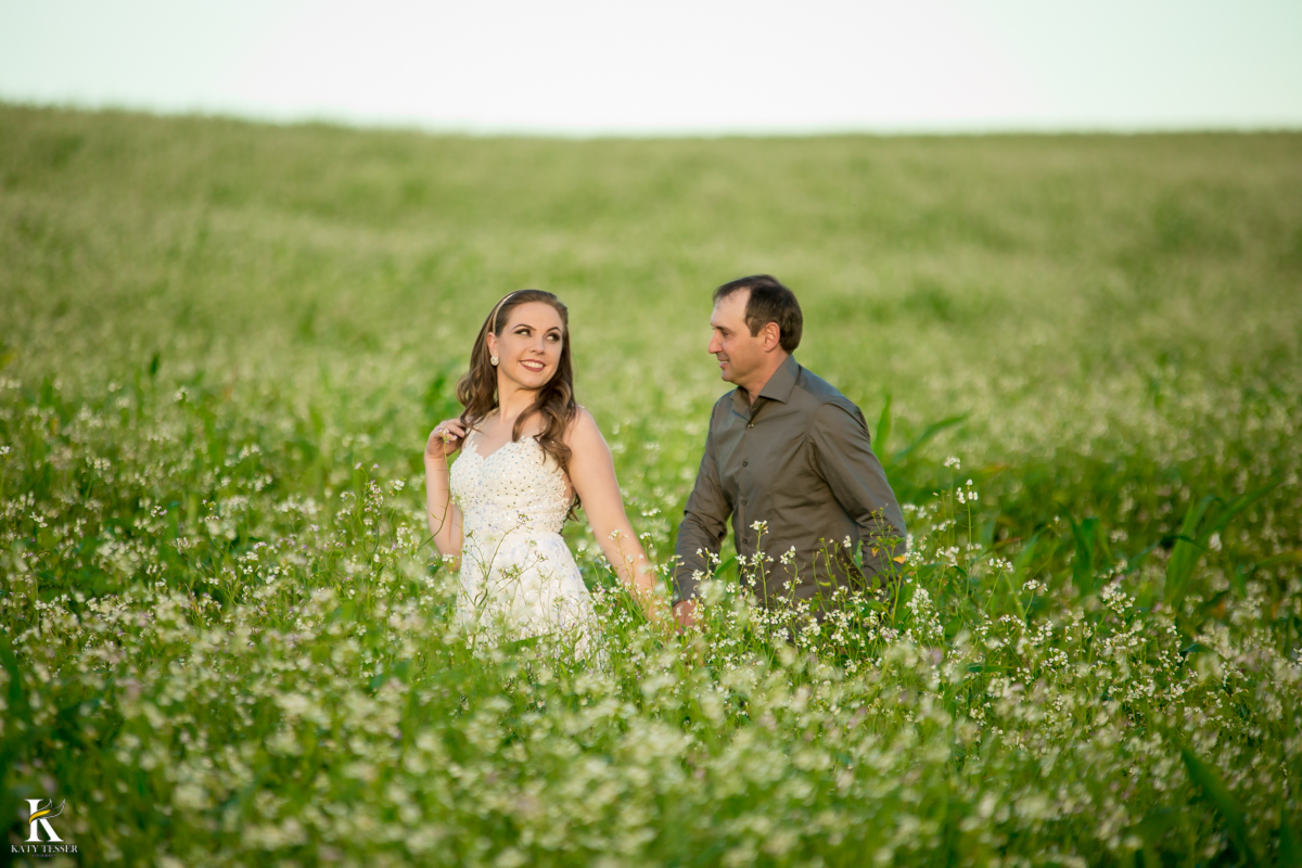 Sessão pre casamento de viviane e arlei realizado em foz do jordão parana dentro do museu natural no viveiro onde as fotos externas ficaram lindas que antecedem o casamento da noiva e do noivo