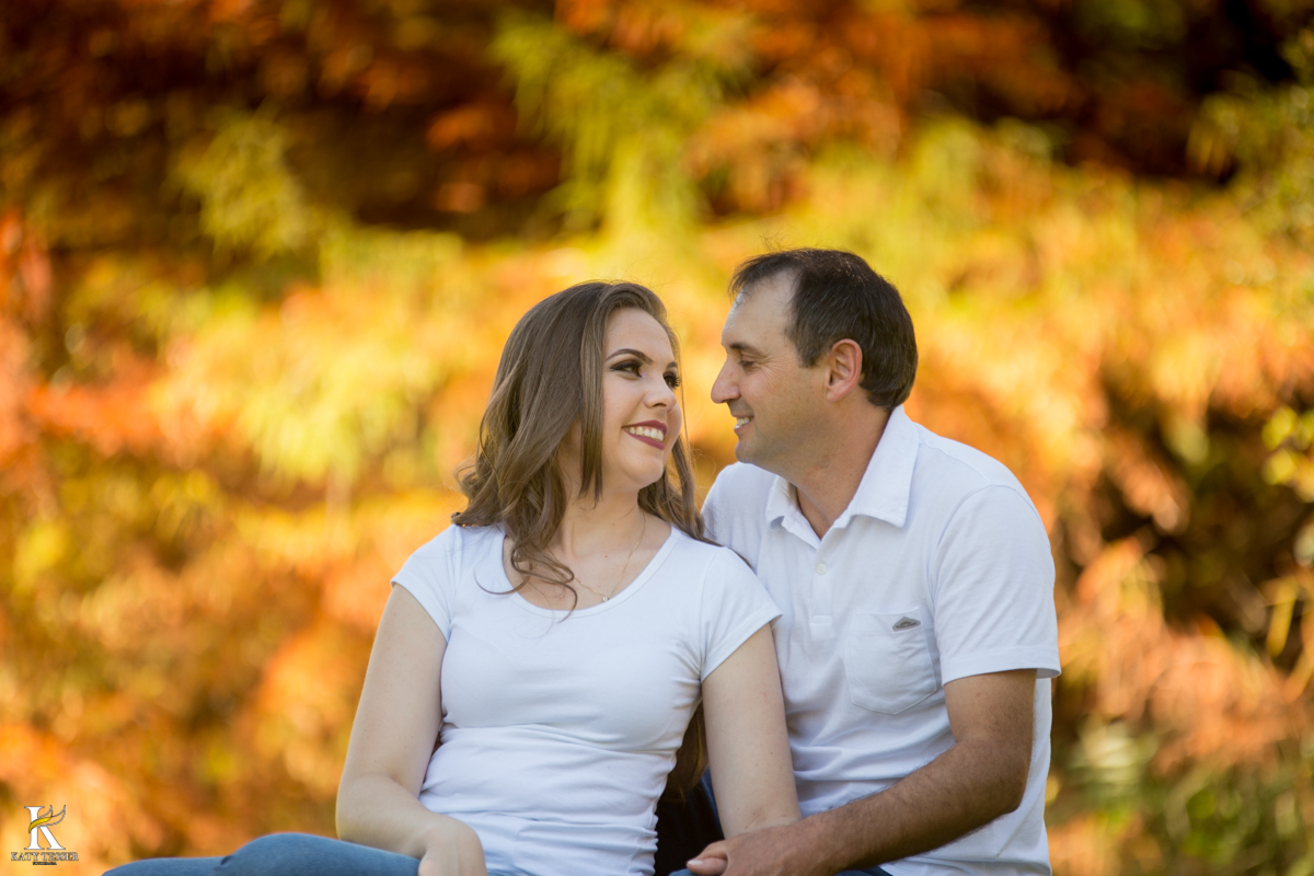 Sessão pre casamento de viviane e arlei realizado em foz do jordão parana dentro do museu natural no viveiro onde as fotos externas ficaram lindas que antecedem o casamento da noiva e do noivo