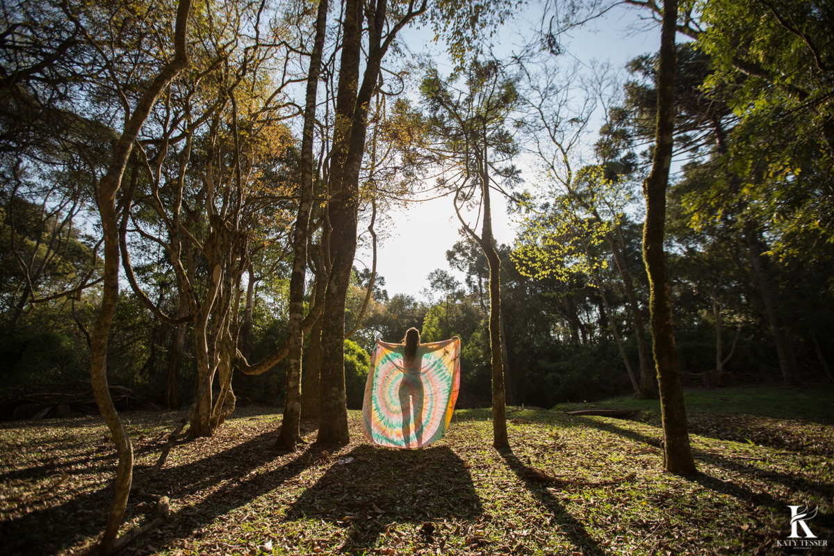 fotos sensuais externas de debora oliveira com cama ao ar livre a modelo tatuada nua pela fotografa katy tesser em chopinzinho parana