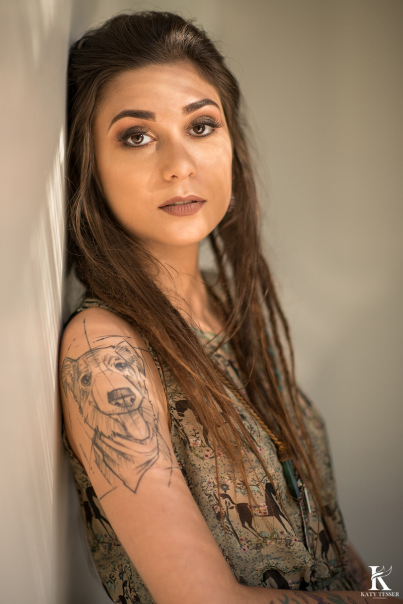 fotos sensuais externas de debora oliveira com cama ao ar livre a modelo tatuada nua pela fotografa katy tesser em chopinzinho parana