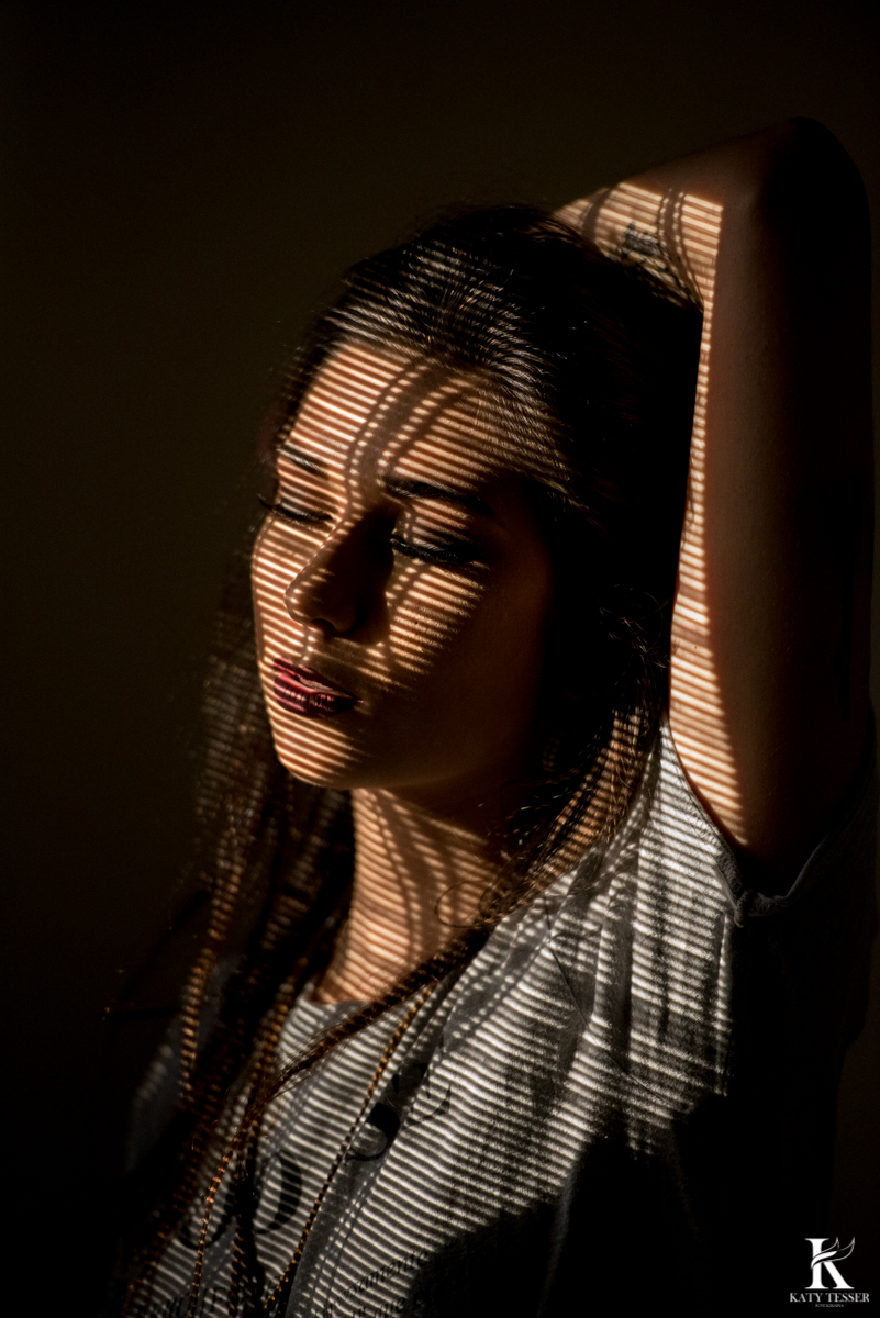 fotos sensuais externas de debora oliveira com cama ao ar livre a modelo tatuada nua pela fotografa katy tesser em chopinzinho parana