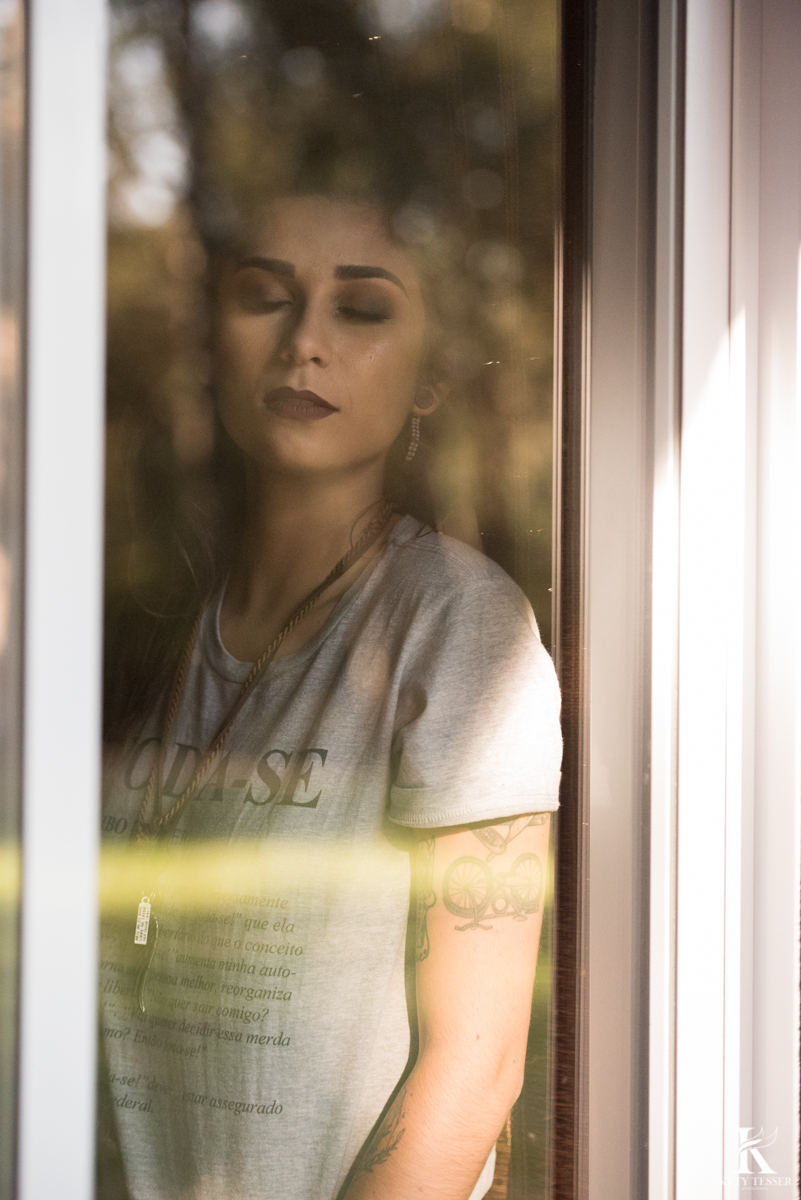 fotos sensuais externas de debora oliveira com cama ao ar livre a modelo tatuada nua pela fotografa katy tesser em chopinzinho parana