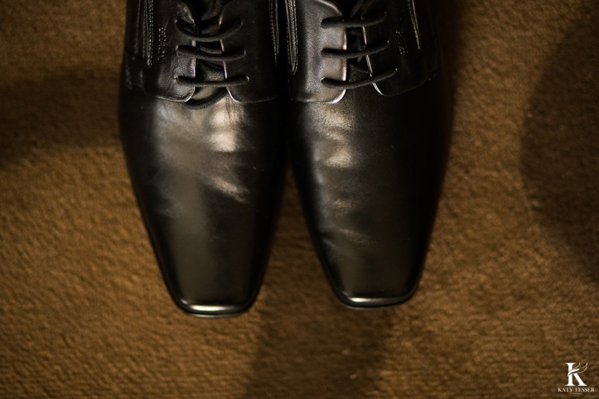 casamento de viviane e arlei em hororio serpa noiva com seu vestido de pedras buquet de lirios o noivo de terno no cabide personalizado a cerimonia aconteceu na matriz com pajens levando alianças e makino of na casa dos noivos