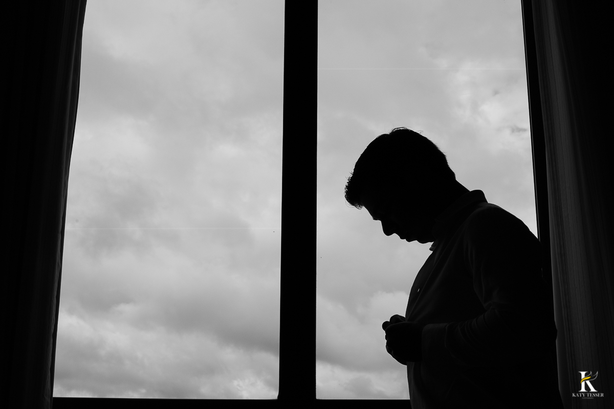 CASAMENTO CORONEL VIVIDA PARANA  MAKING OF DO NOIVO HOTEL USANDO O TRAJE COM OS DETALHES DAS JOIAS