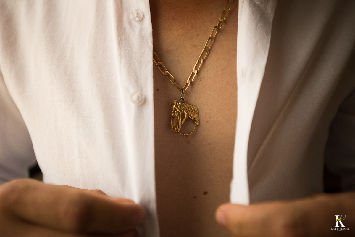 CASAMENTO CORONEL VIVIDA PARANA  MAKING OF DO NOIVO HOTEL USANDO O TRAJE COM OS DETALHES DAS JOIAS