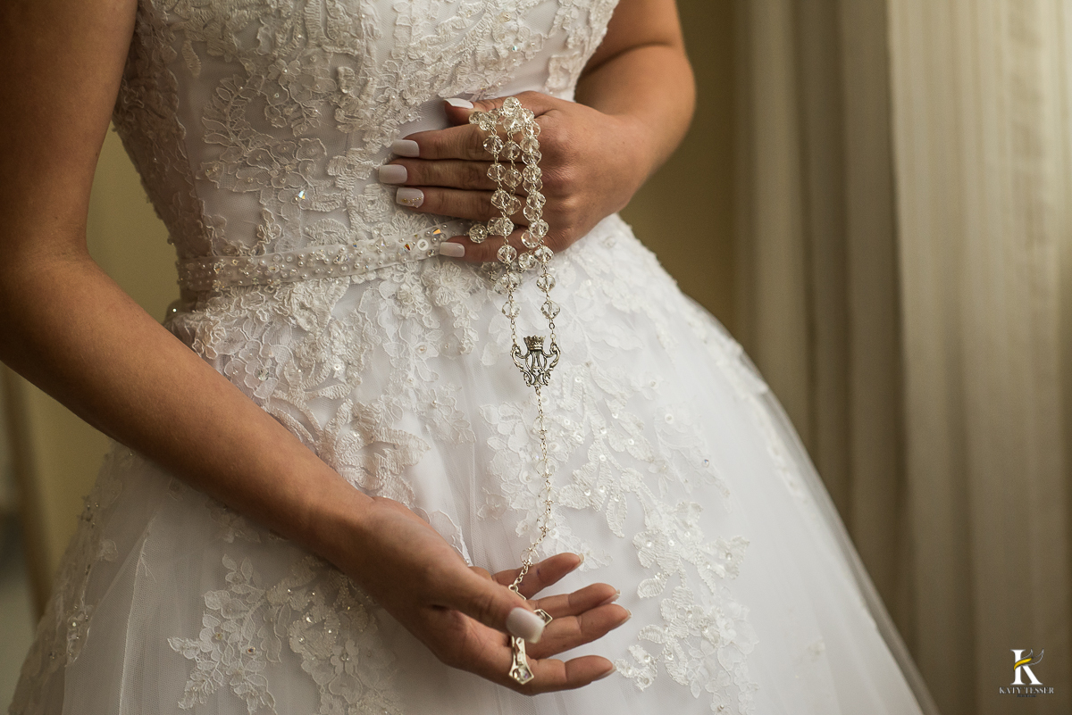 CASAMENTO CORONEL VIVIDA PARANA  MAKING OF NO HOTEL DA NOIVA COM O VESTIDO DO CASAMENTO USANDO AS JOIAS