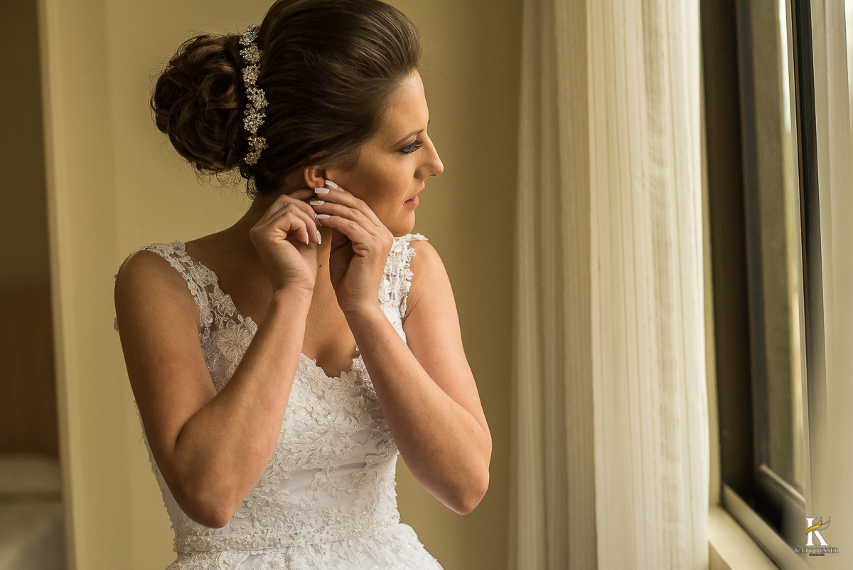 CASAMENTO CORONEL VIVIDA PARANA  MAKING OF NO HOTEL DA NOIVA COM O VESTIDO DO CASAMENTO USANDO AS JOIAS