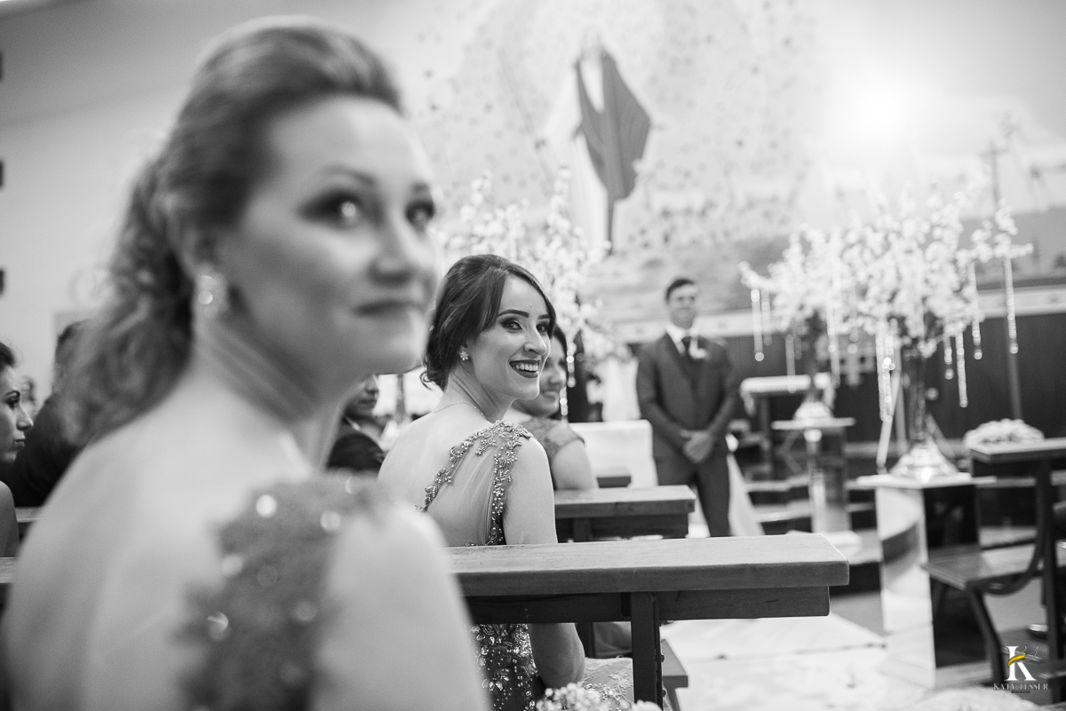 CASAMENTO CORONEL VIVIDA PARANA NOIVO ESPERANDO A ENTRADA DA NOIVA NA CERIMONIA DE CASAMENTO E AS MADRINHAS