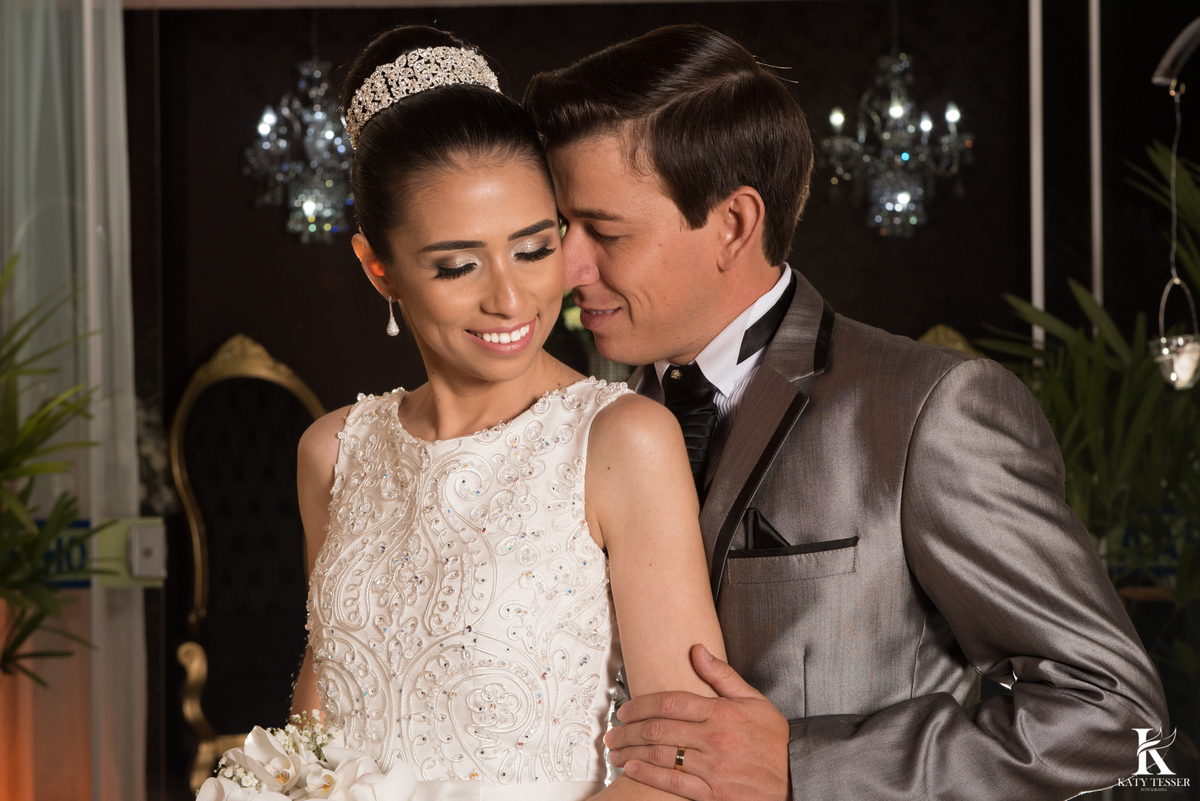 casamento chopinzinho pr katy tesser fotografo parana sessão de fotos noivos com o carro