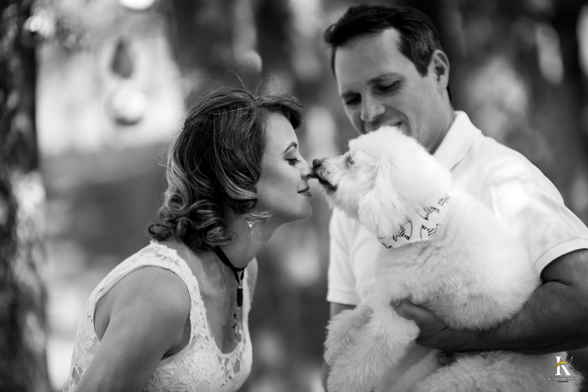 Book gestante honorio serpa com o marido e o cachorro na fazenda