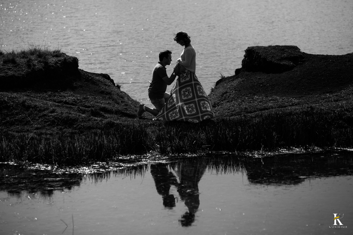 Book gestante honorio serpa com o marido e o cachorro na fazenda
