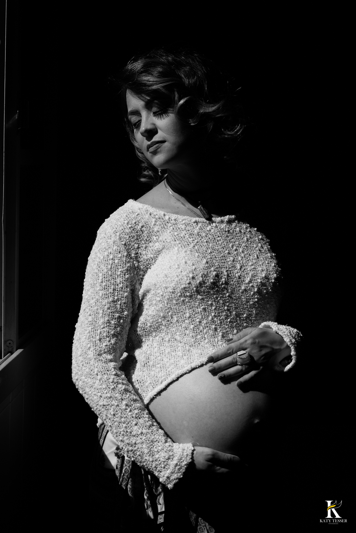 Book gestante honorio serpa com o marido e o cachorro na fazenda