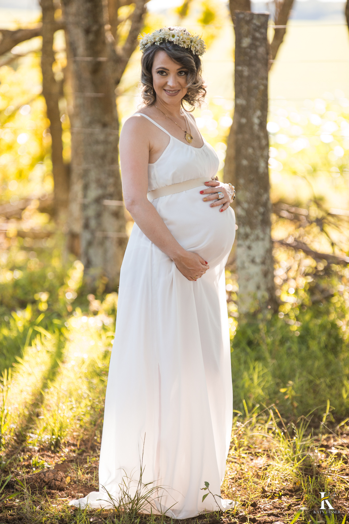 Book gestante honorio serpa com o marido e o cachorro na fazenda