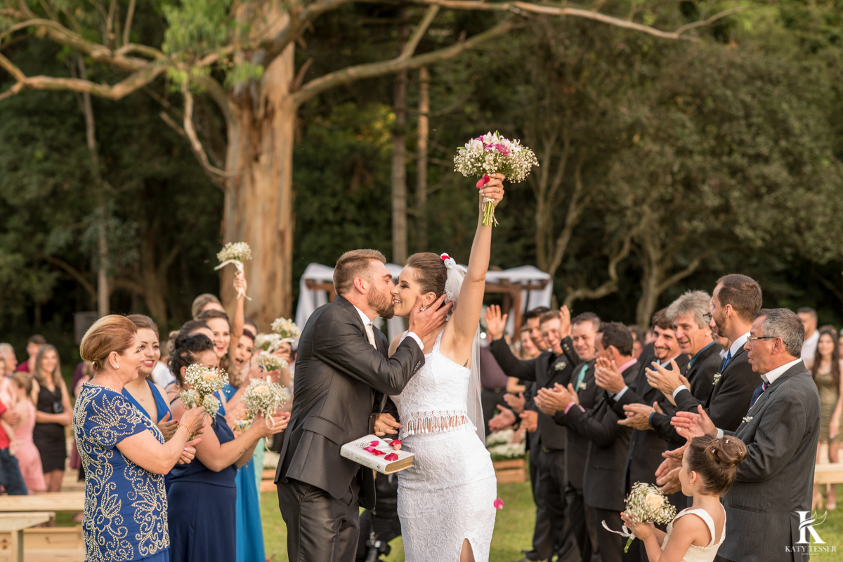 Casamento ao ar livre de dia na cabana manhare em Francisco beltrao parana de Ademir ana Paula as fotos de katy tesser fotografo