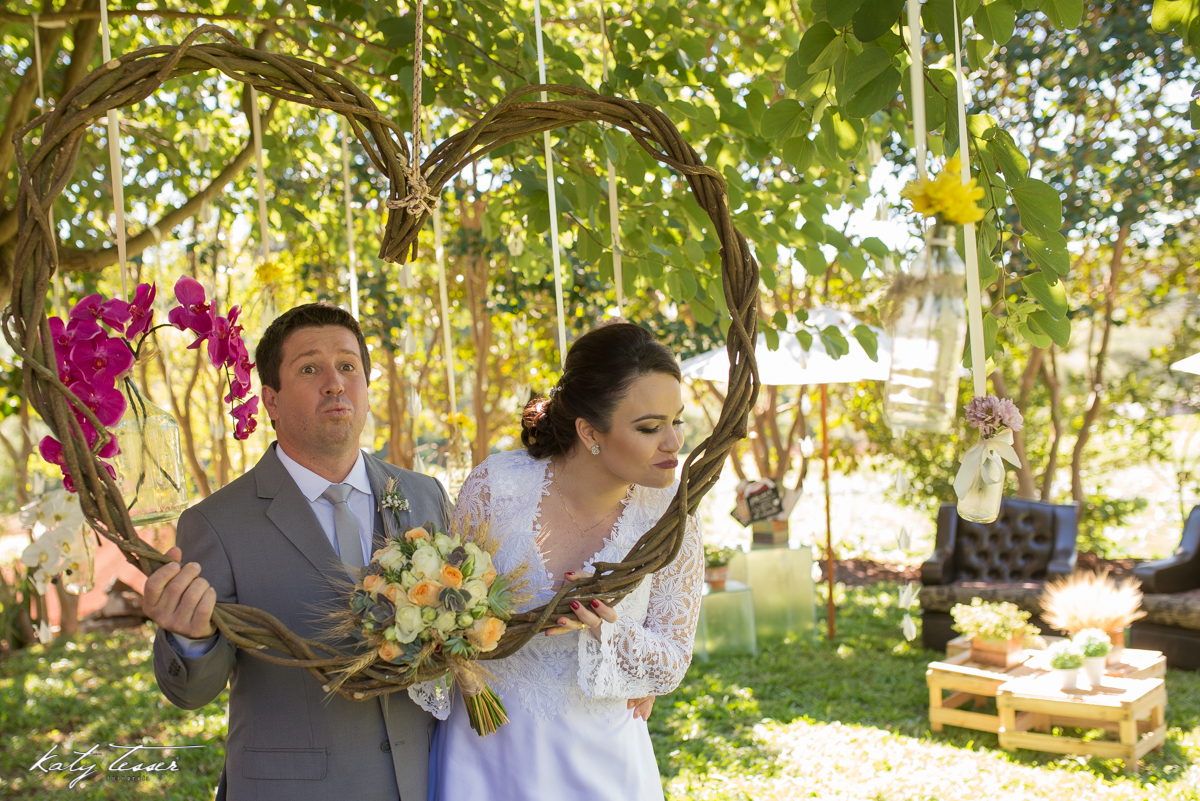 katy tesser,katy tesser fotografa,fotografa de casamento,casamento de dia,wedding,casamento de dia,casamento Mariana e marcos, decoração, buque, vestido de noiva, noivo, terno do noivo, pajens, casamento pato branco, casamento coronel vivida