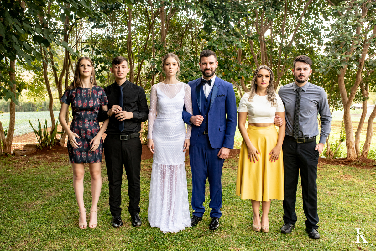 casamento mini wedding e cerimonia intima de andré e barbara em coronel vivida parana katy tesser melhor fotografo de casamento parana foto descontraída com os padrinhos