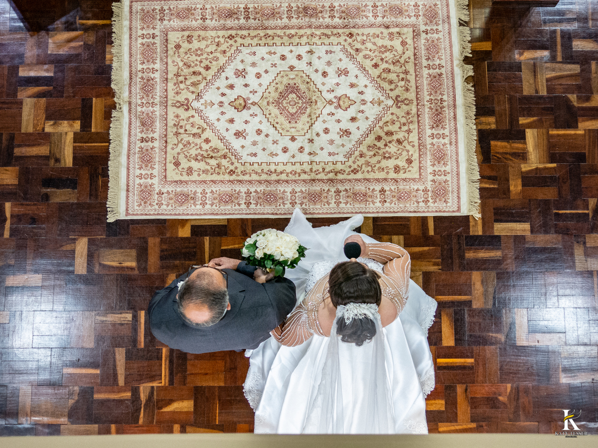 casamento de claudia e tiago na cidade de dois vizinhos parana katy tesser melhor fotografo de casamento entrada da noiva com o pai na cerimonia religiosa