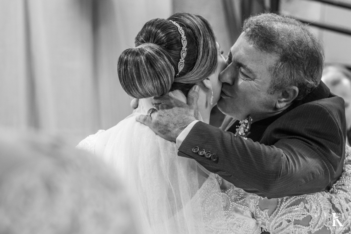 casamento em laranjeiras do sul paraná de carla e fábio com registro fotografico katy tesser fotografo parana mini wedding despedida do pai da noiva emocionado