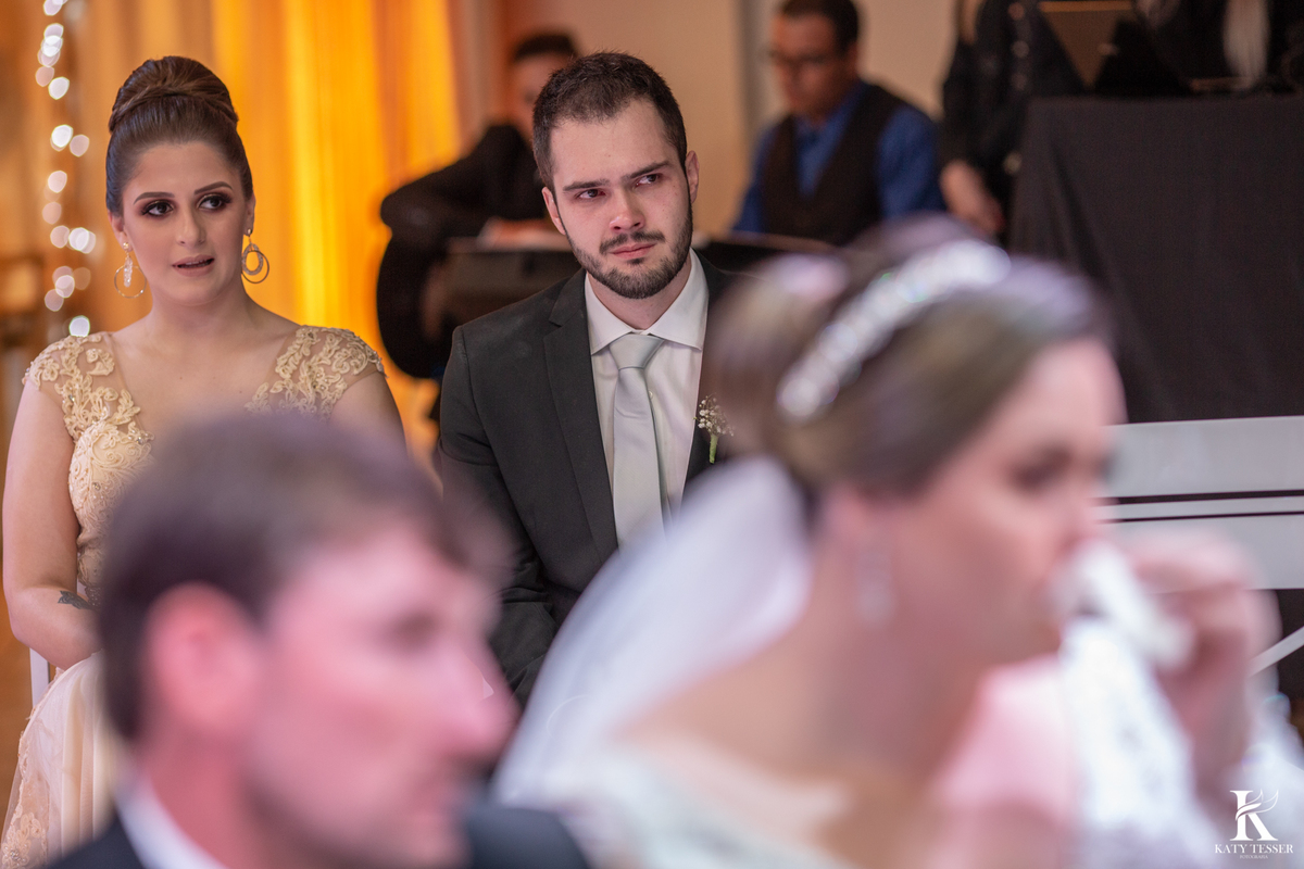 casamento em laranjeiras do sul paraná de carla e fábio com registro fotografico katy tesser fotografo parana mini wedding irmao da noiva emocionado