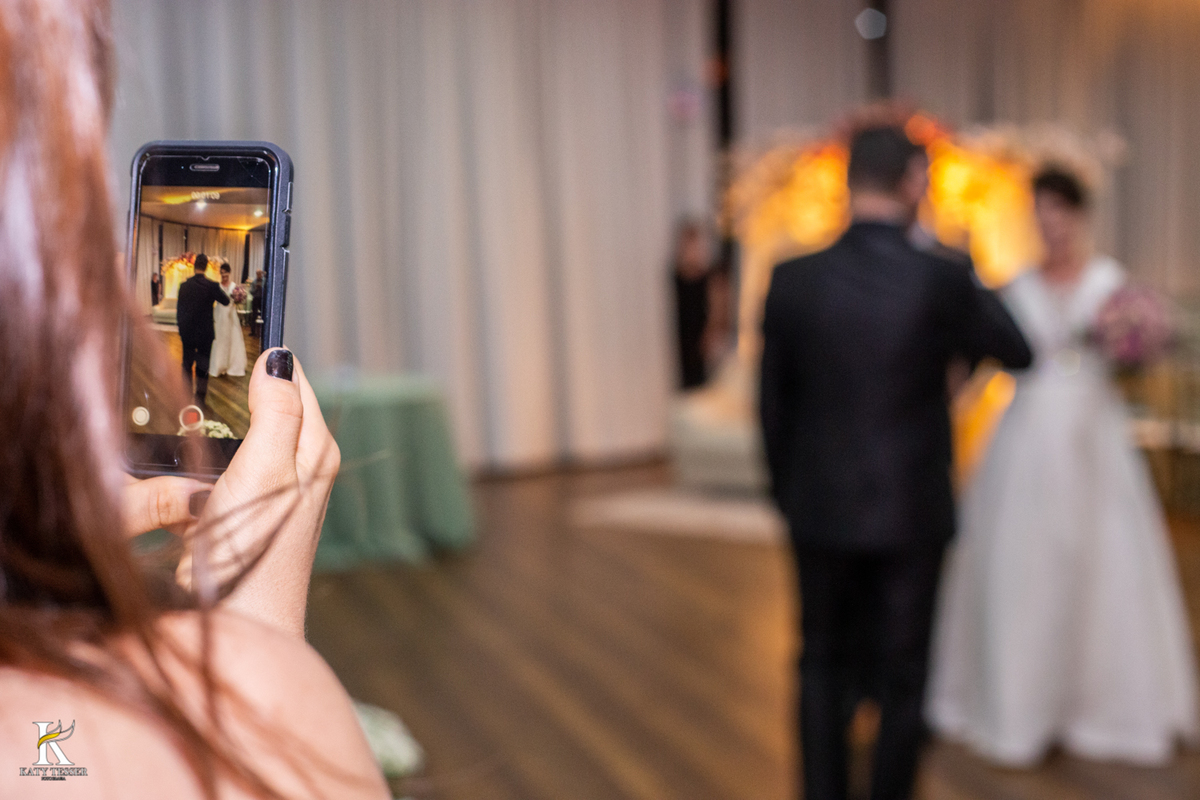 Casamento de tania e Severino em coronel vivida parana segunda união no civil registros katy tesser fotografo melhor do parana com vestido de noiva e buque e noivo de terno 