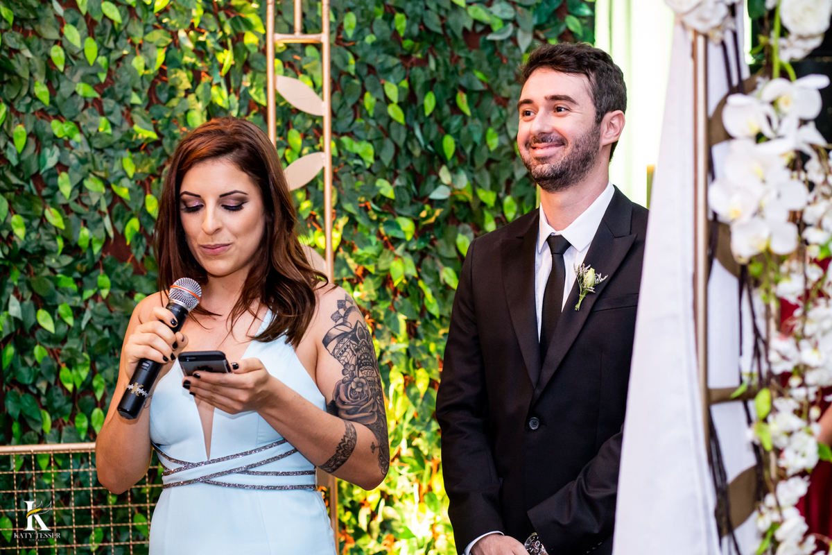 Casamento de tania e Severino em coronel vivida parana segunda união no civil registros katy tesser fotografo melhor do parana com vestido de noiva e buque e noivo de terno 