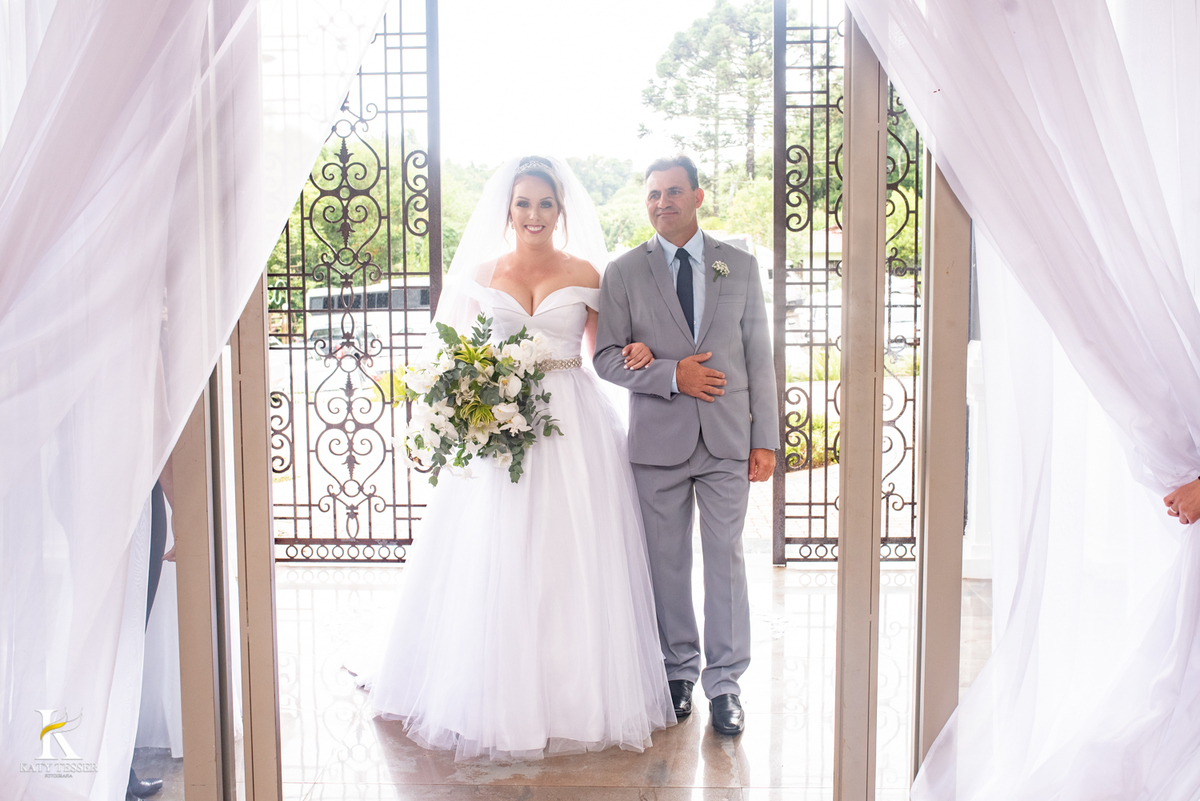 casamento de flavia e gustavo urio park marmeleiro parana katy tesser fotografo melhor do parana entrada da noiva
