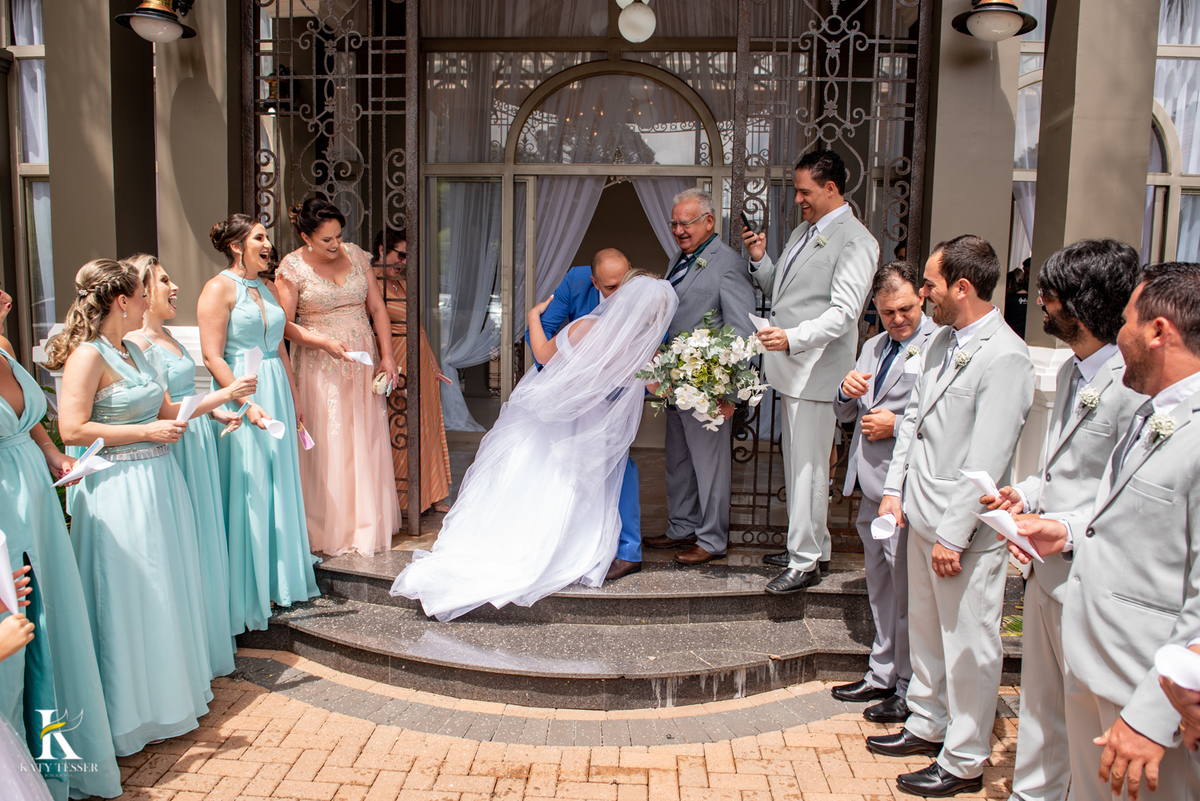 casamento de flavia e gustavo urio park marmeleiro parana katy tesser fotografo melhor do parana saida dos noivos