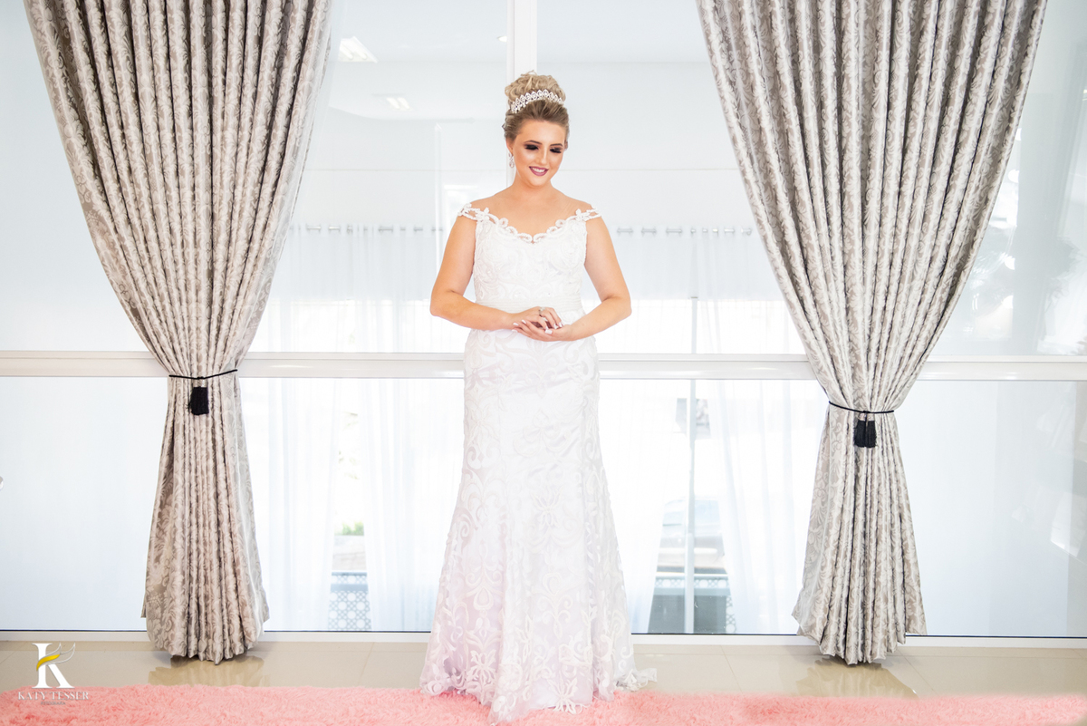 Casamento de Jéssica e tiago making of do noivo em Chopinzinho e making of da noiva a cerimonia foi ao ar livre de dia em coronel vivida com katy tesser fotografa melhor do parana vestido da noiva