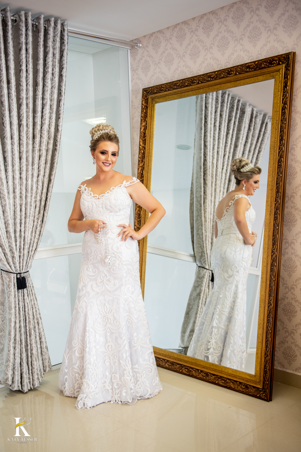 Casamento de Jéssica e tiago making of do noivo em Chopinzinho e making of da noiva a cerimonia foi ao ar livre de dia em coronel vivida com katy tesser fotografa melhor do parana vestido da noiva