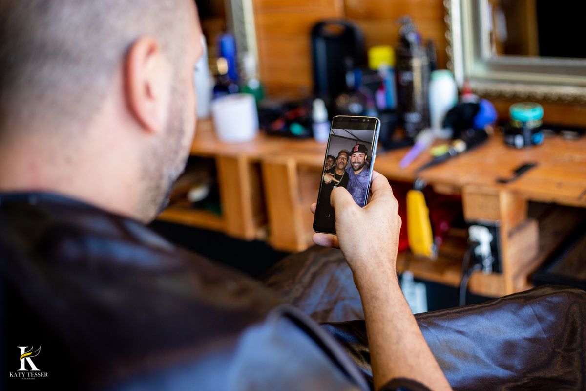 Casamento de Jéssica e tiago making of do noivo em Chopinzinho e making of da noiva a cerimonia foi ao ar livre de dia em coronel vivida com katy tesser fotografa melhor do parana