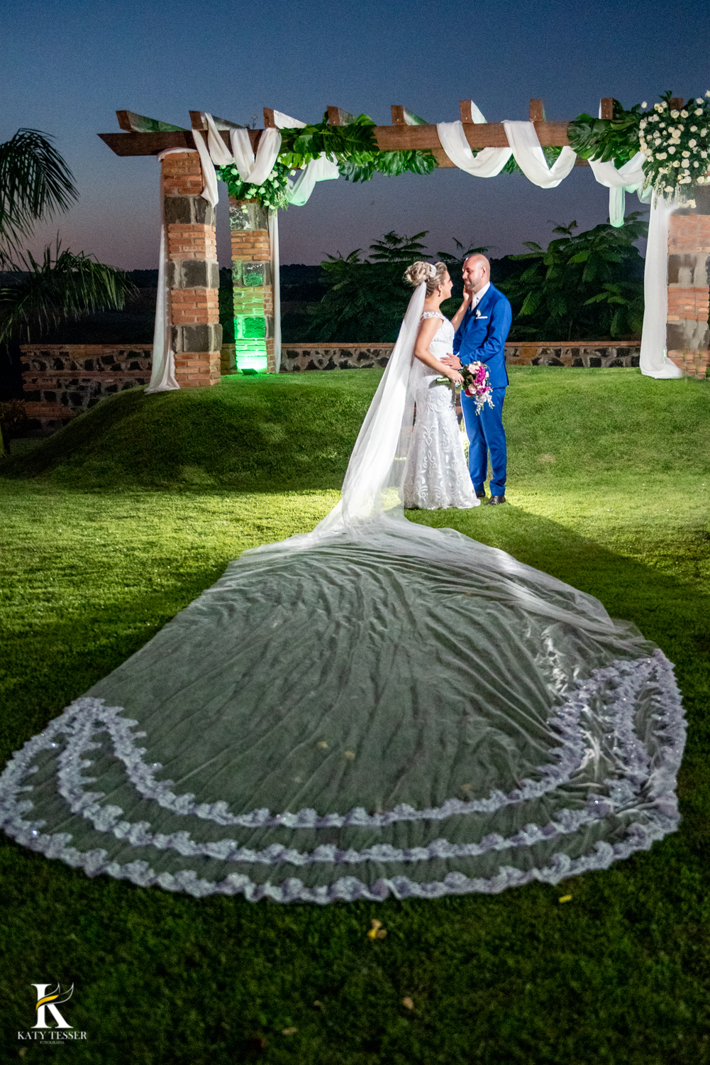casamento jessica e tiago ao ar livre em coronel vivida katy tesser fotografo melhor do parana sessão de fotos dos noivos