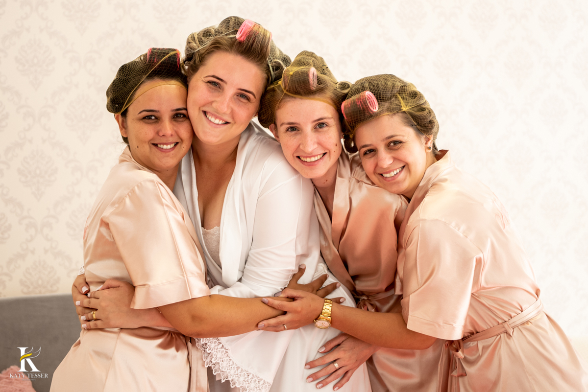 Casamento de Jéssica e tiago making of do noivo em Chopinzinho e making of da noiva a cerimonia foi ao ar livre de dia em coronel vivida com katy tesser fotografa melhor do parana