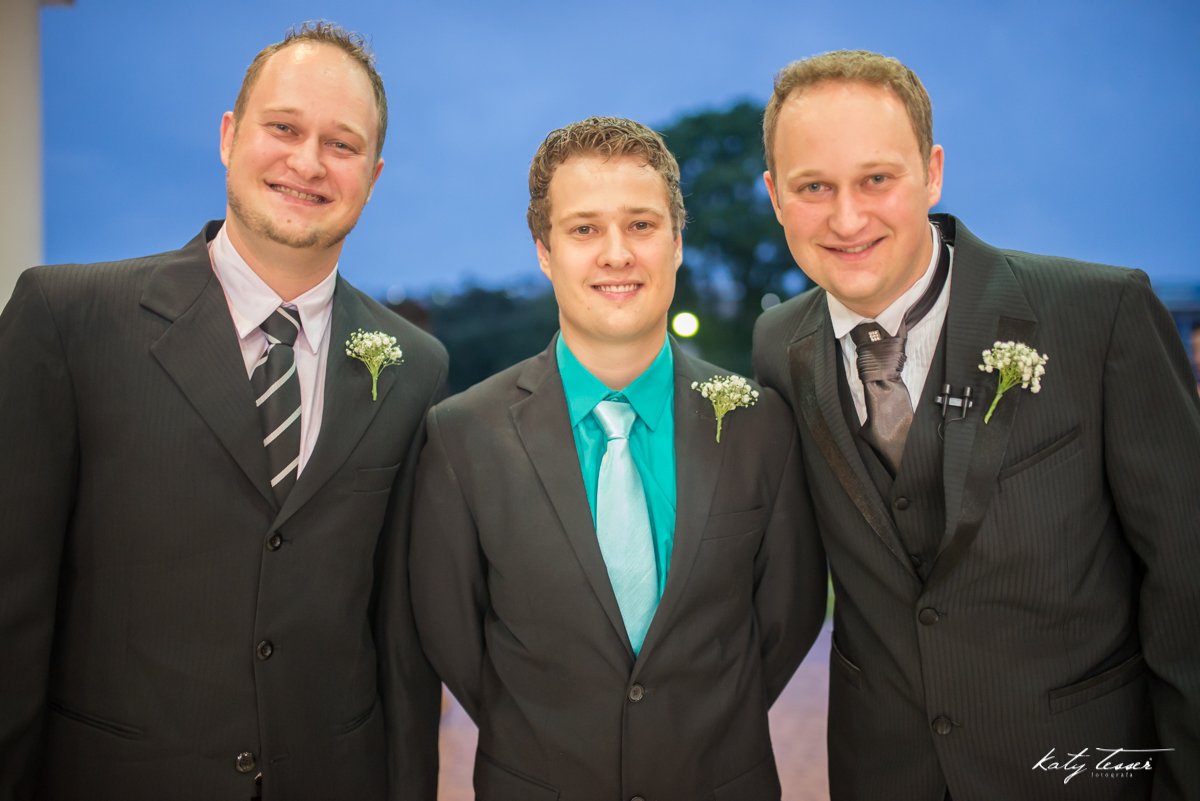 irmão do noivo, irmãos do noivo, entrada do noivo, noivo ansioso,katy tesser,katy tesser fotografa,katy tesser fotografia,katy tesser fotografo de casamento,katy tesser fotografa de casamento,casamento de dia,wedding,casamento de dia,pre wedding,e session