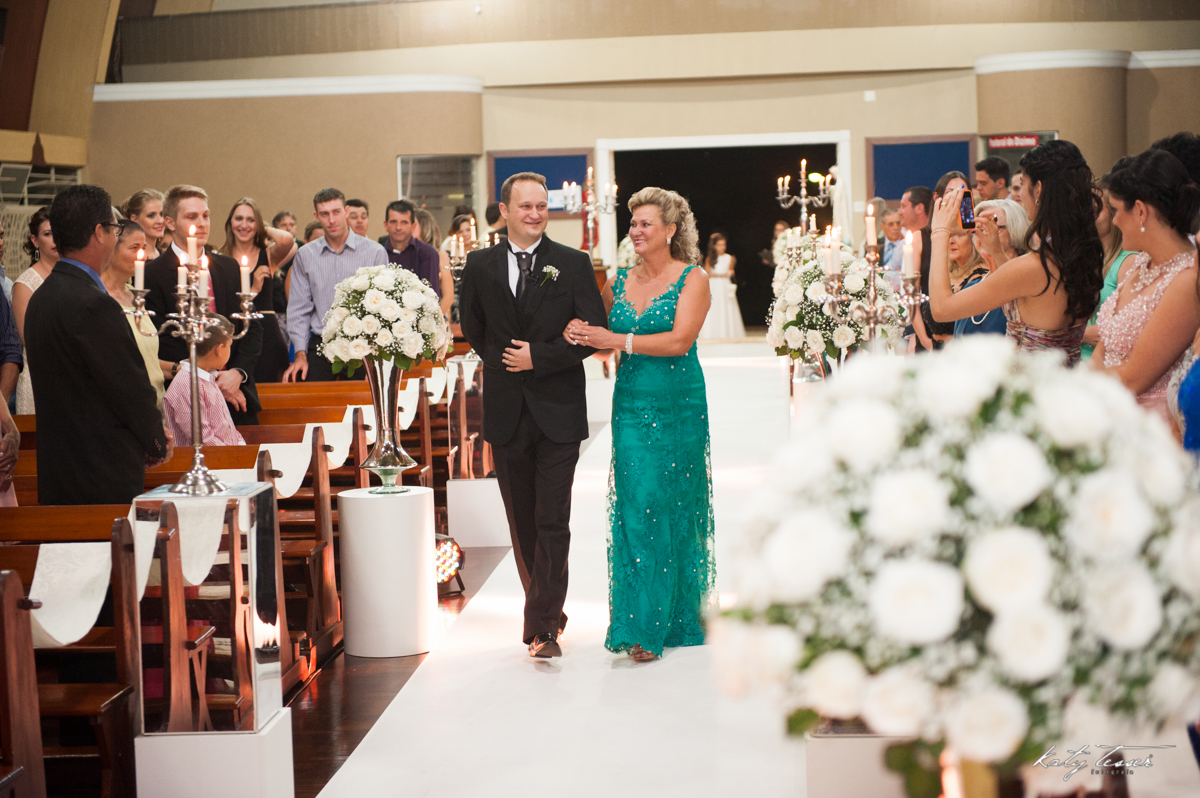 entrada do noivo, mãe do noivo, vestido da mãe do noivo, entrada do noivo, noivo ansioso,katy tesser,katy tesser fotografa,katy tesser fotografia,katy tesser fotografo de casamento,katy tesser fotografa de casamento,casamento de dia,wedding,casamento de d