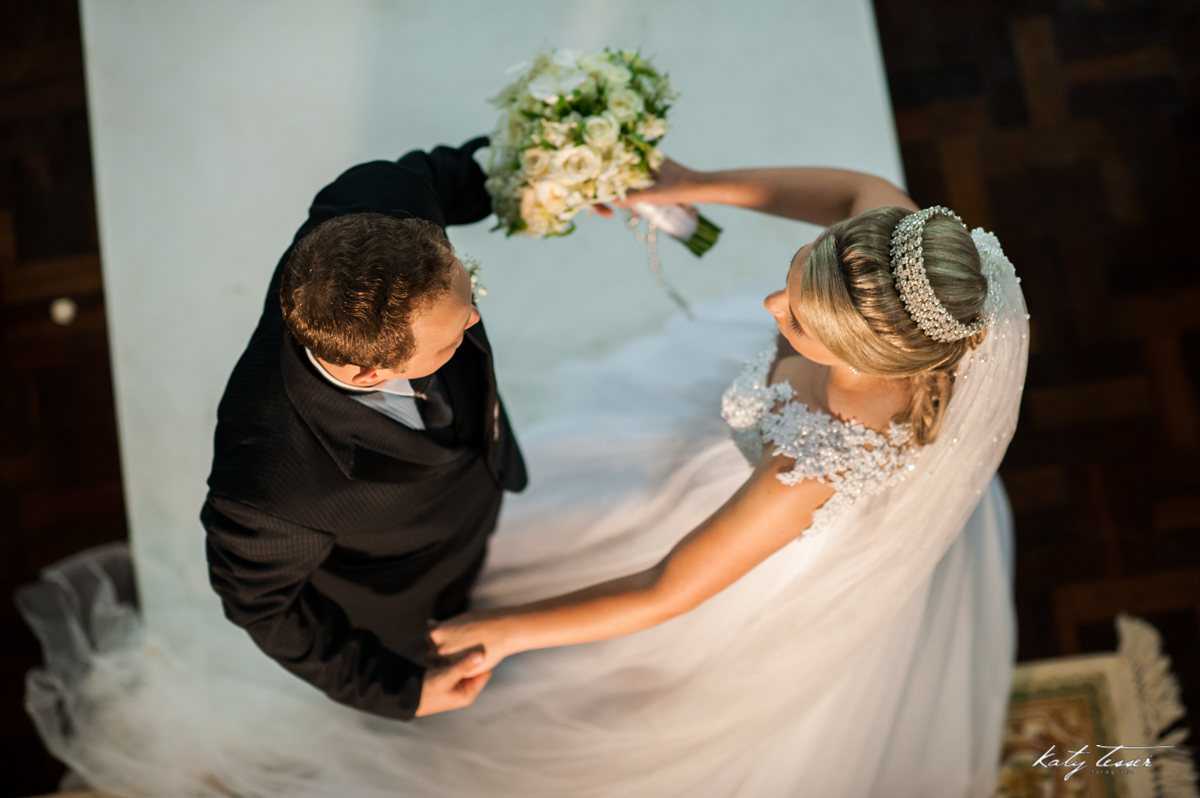 sessão dos noivos, fotos dos noivos, book dos noivos, caroline e fabiano, casamento de caroline e fabiano, vestido de noiva, bouquet de noiva, noiva, vestido, bouquet, véu de noiva, veu da noiva, aliança, aliança de casamento,katy tesser,katy tesser fotog