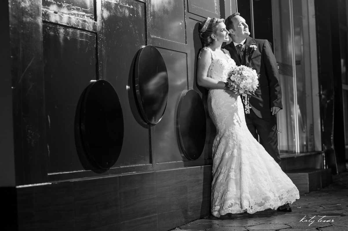 sessão dos noivos, fotos dos noivos, book dos noivos, caroline e fabiano, casamento de caroline e fabiano, vestido de noiva, bouquet de noiva, noiva, vestido, bouquet, véu de noiva, veu da noiva, aliança, aliança de casamento,katy tesser,katy tesser fotog