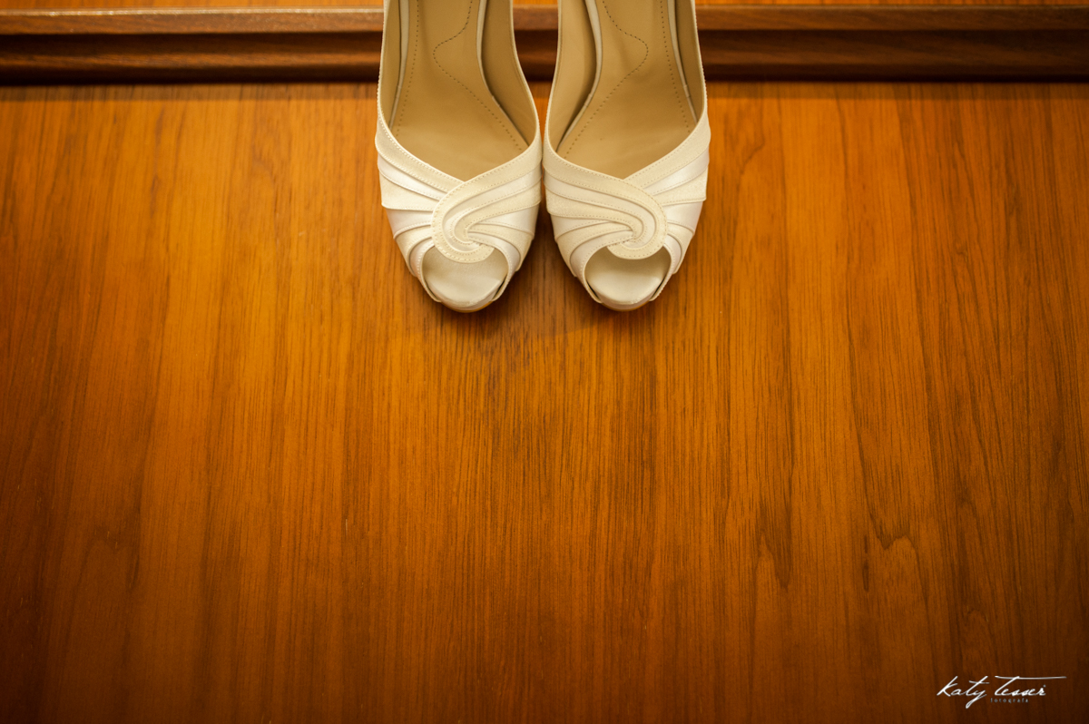 sapato da noiva, sapato de noiva, katy tesser,katy tesser fotografa,katy tesser fotografia,katy tesser fotografo de casamento,katy tesser fotografa de casamento,casamento de dia,wedding,casamento de dia,pre wedding,e session,trash the dress,fotografo de c