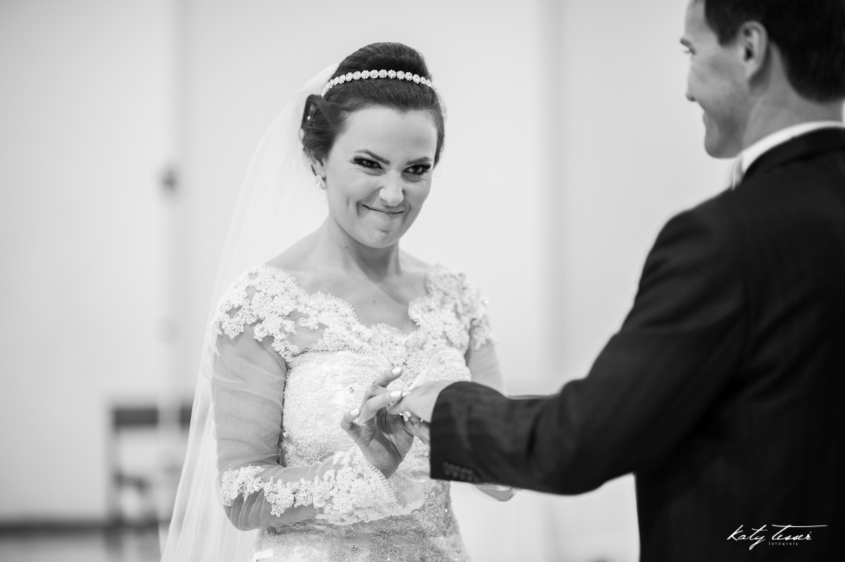 aliança, votos, juramento, bouquet de noiva, bouquet, vestido de noiva, casamento claudia e marcio, casamento quedas do iguaçu, katy tesser,katy tesser fotografa,katy tesser fotografia,katy tesser fotografo de casamento,katy tesser fotografa de casamento,