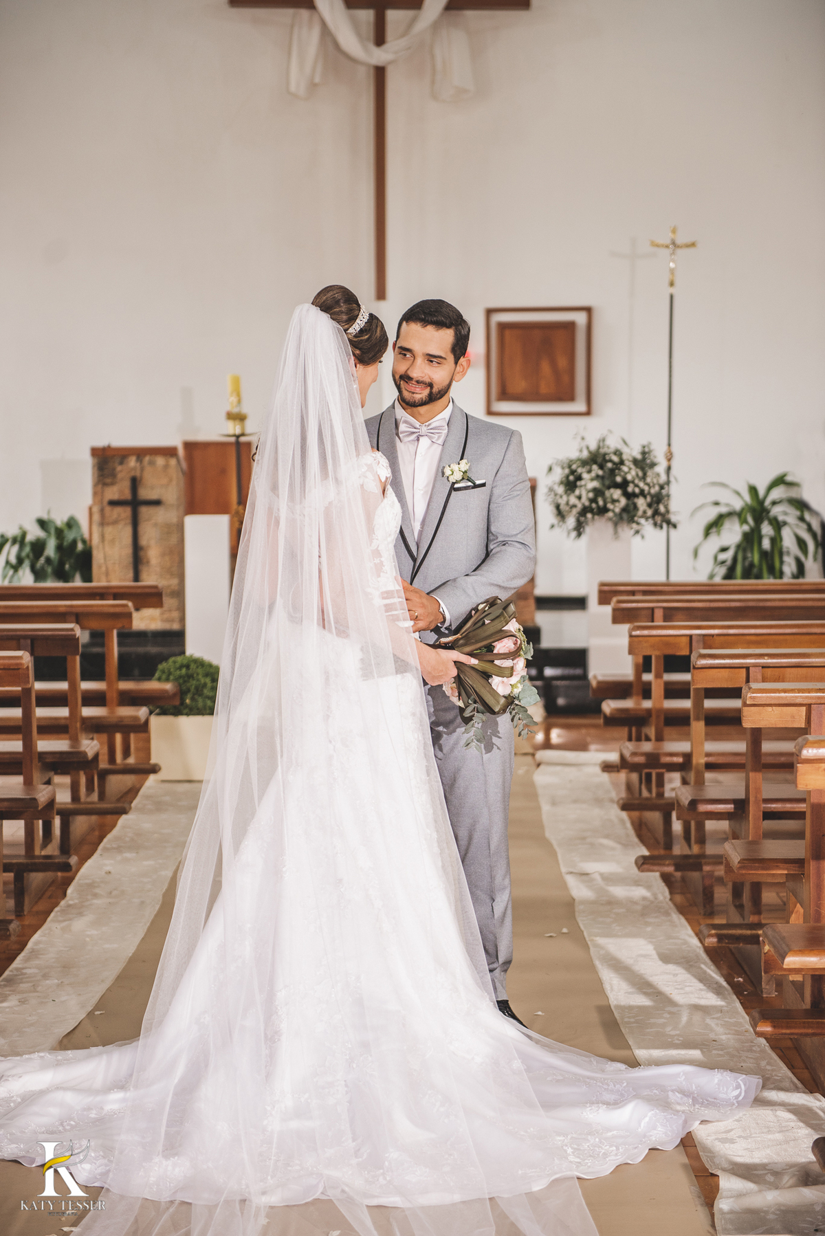 Casamento de bruna e jean de dia em coronel vivida paraná registro fotográfico Katy tesser fotografo o melhor cerimonia religiosa sessão de fotos do casal