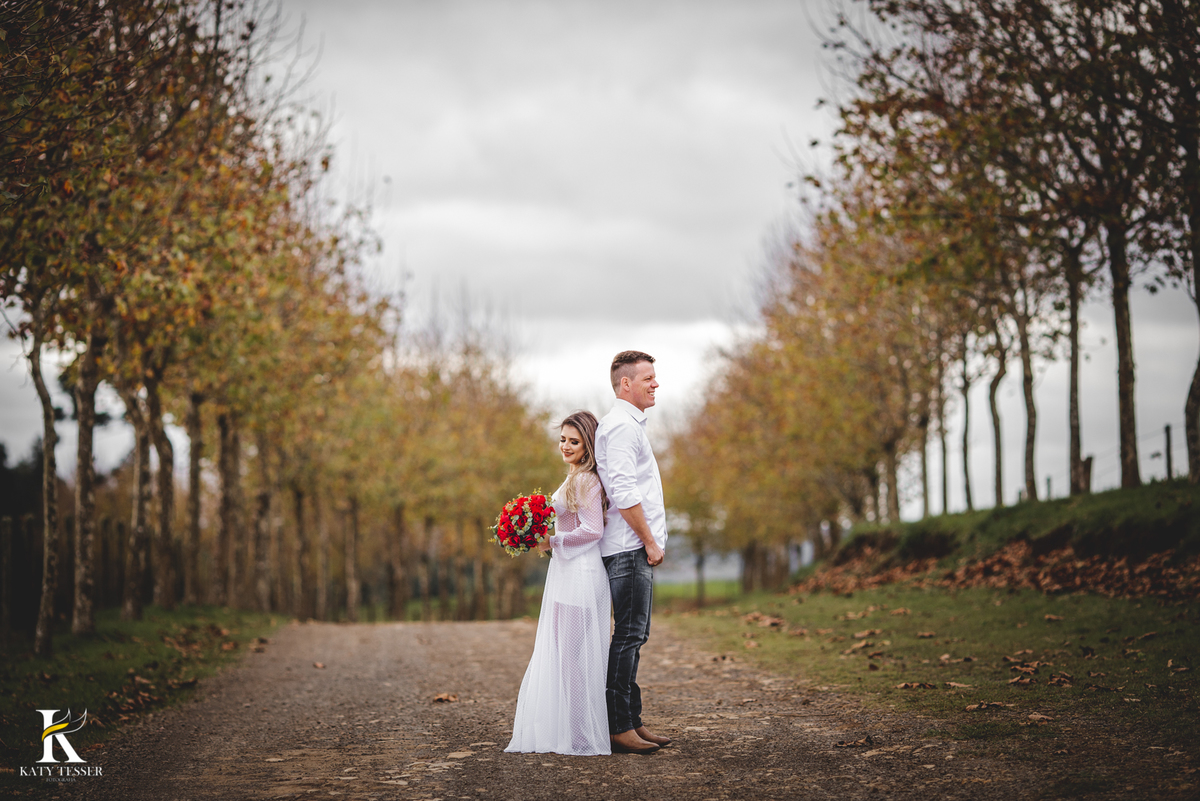 pre casamento wedding de camila e guilherme em água doce vinicola villagio grando destination wedding com vestido de noiva e roupas casuais katy tesser melhor fotografo do parana romantico descontraido ao ar livre fotos externas