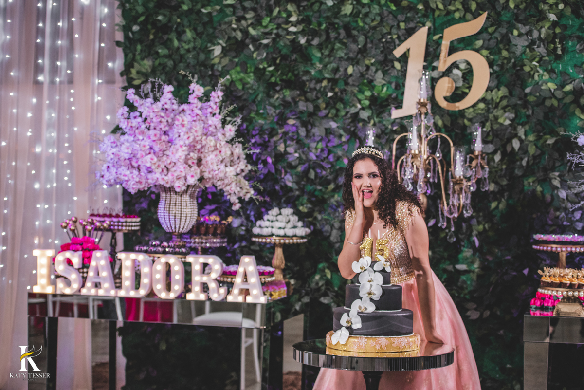 aniversario de 15 anos debutante isadora em coronel vivida parana centro de eventos dalpizzol decoração com sessao de fotos externas katy tesser fotografa