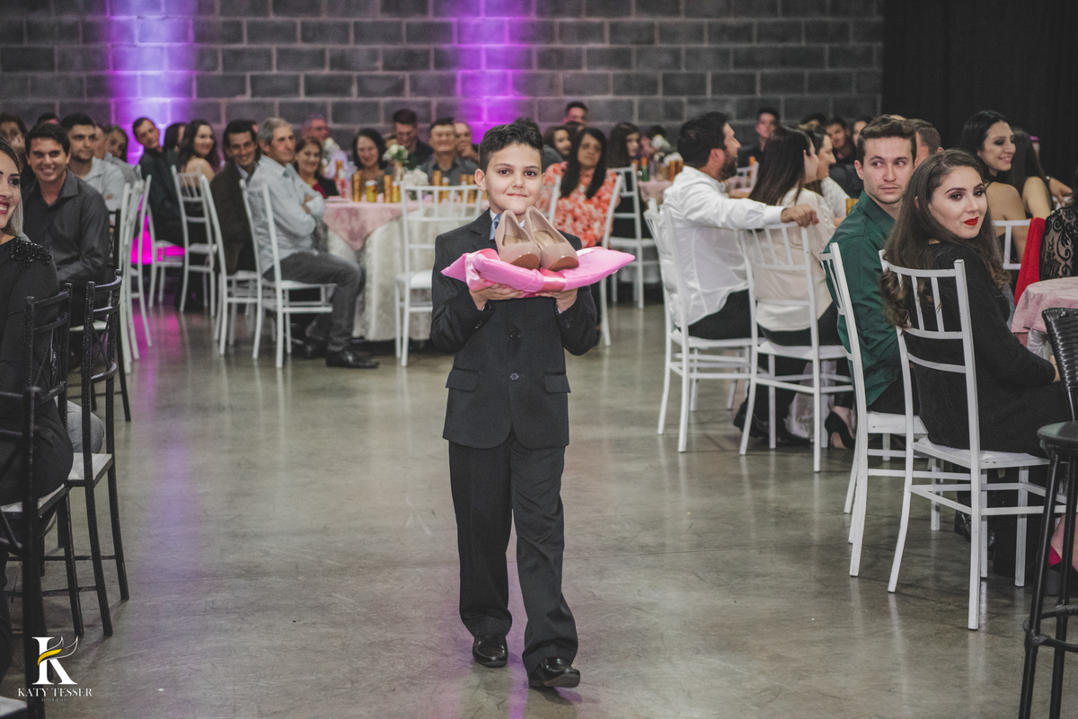 aniversario de 15 anos debutante isadora em coronel vivida parana centro de eventos dalpizzol decoração com sessao de fotos externas katy tesser fotografa