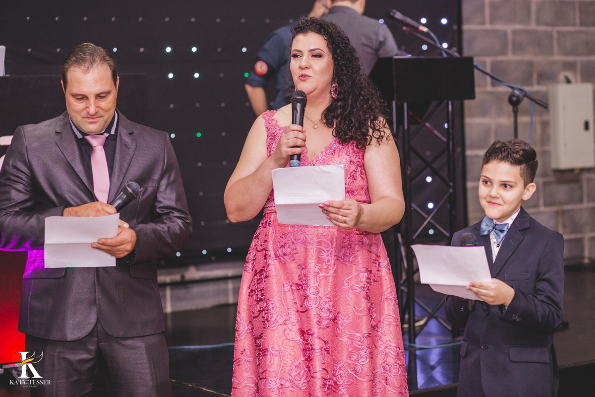 aniversario de 15 anos debutante isadora em coronel vivida parana centro de eventos dalpizzol decoração com sessao de fotos externas katy tesser fotografa