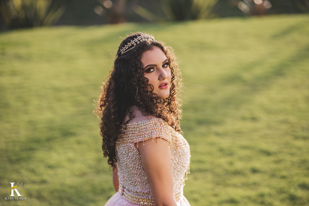 aniversario de 15 anos debutante isadora em coronel vivida parana centro de eventos dalpizzol decoração com sessao de fotos externas katy tesser fotografa