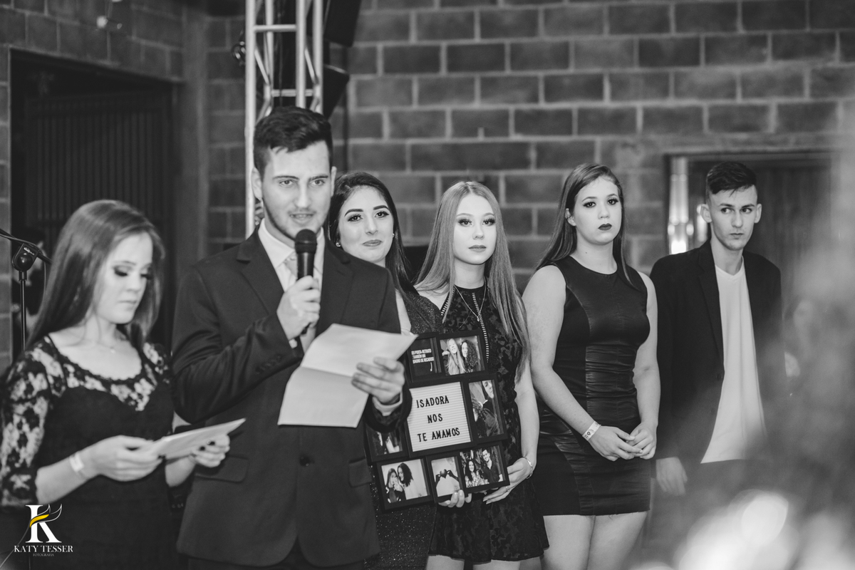 aniversario de 15 anos debutante isadora em coronel vivida parana centro de eventos dalpizzol decoração com sessao de fotos externas katy tesser fotografa